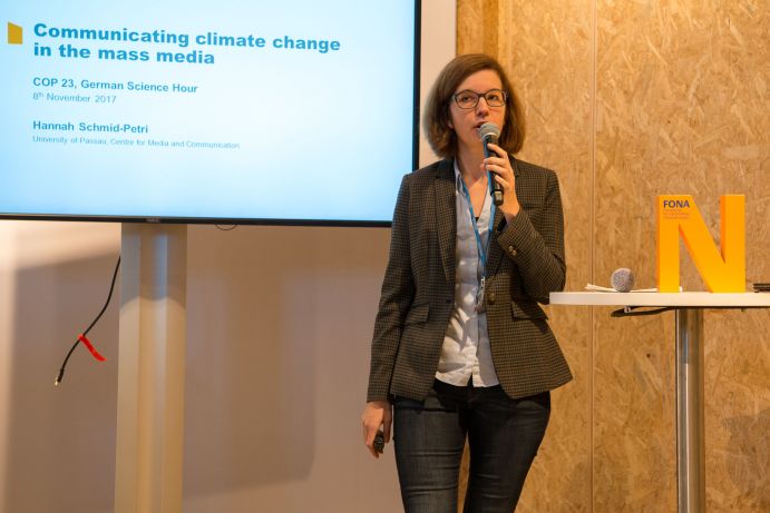 Hannah Schmid-Petri (Universität Passau) bei der German Science Hour zum Thema „Communicating climate science" auf dem Deutschen Pavillon (COP 23, Bonn)