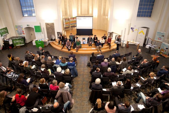 Die Abschlusstour des Projekts Wohlstands-Transformation Wuppertal endete in der CityKirche in Wuppertal-Elberfeld mit der Präsentation der Ergebnisse. Die Abschlusstour des Projekts Wohlstands-Transformation Wuppertal endete in der CityKirche in Wuppertal-Elberfeld mit der Präsentation der Ergebnisse.