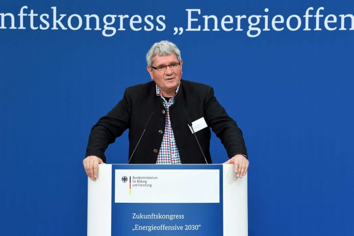 Wie lassen sich Strom, Wärme und Mobilität gemeinsam erforschen und welche Lösungen brauchen wir für die Energiewende? Diese Fragen diskutierten die Teilnehmer des BMBF-Zukunftskongresses "Energieoffensive 2030" am 23. und 24. Mai 2017 in Berlin.