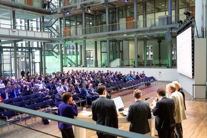 Diskussion vor dem Plenum