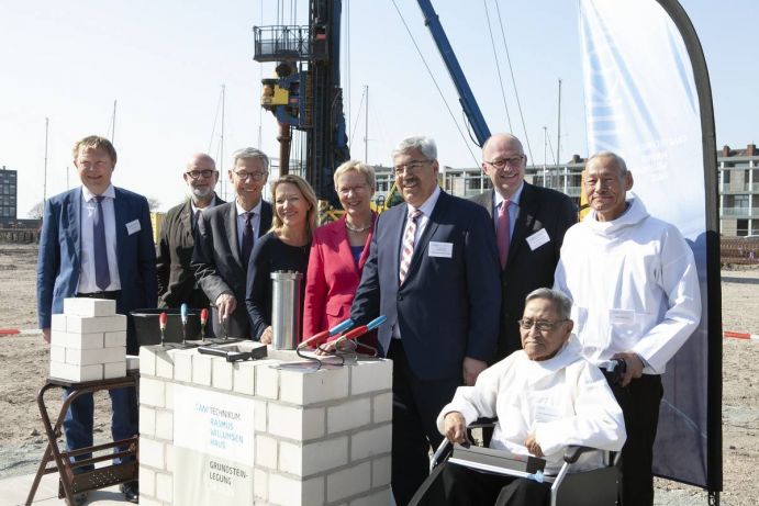 Laying the foundation stone for the AWI technical centre.