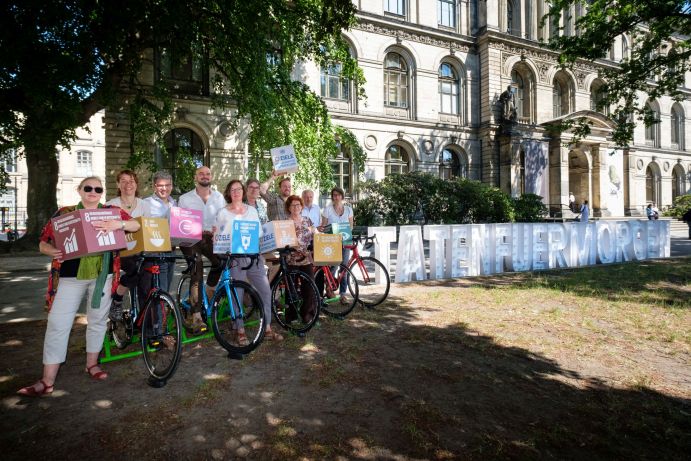 Pressebild Deutsche Aktionstage Nachhaltigkeit 2018 vor dem Naturkundemuseum Berlin.