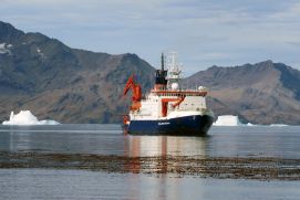 Forschungschiff POLARSTERN in der Cumberland Bucht S&uuml;d-Georgiens.