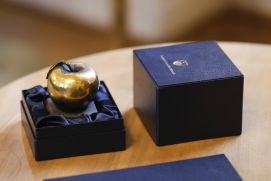 Slovenian President awards the „Apple of Inspiration“