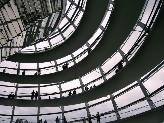 Das DIPOL Projekt bringt die wissenschaftliche Gemeinschaft mit wichtigen Interessengruppen aus Politik, Wirtschaft und Zivilgesellschaft zusammen, um eine Reihe von Szenarien für Deutschland und Europa im Jahr 2050 zu entwickeln. Das DIPOL Projekt bringt die wissenschaftliche Gemeinschaft mit wichtigen Interessengruppen aus Politik, Wirtschaft und Zivilgesellschaft zusammen, um eine Reihe von Szenarien für Deutschland und Europa im Jahr 2050 zu entwickeln.