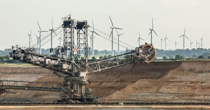 Das Projekt Eval-MAP II untersucht unterschiedliche Anpassungs- und Emissions-Vermeidungsmaßnahmen in ihrer Akzeptanz und Wirkung auf die privaten Haushalte sowie die damit verbundenen sozialen Auswirkungen. Das Projekt Eval-MAP II untersucht unterschiedliche Anpassungs- und Emissions-Vermeidungsmaßnahmen in ihrer Akzeptanz und Wirkung auf die privaten Haushalte sowie die damit verbundenen sozialen Auswirkungen.