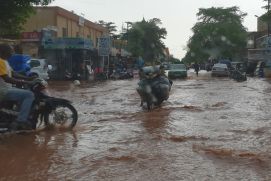 Das Projekt SLICE untersucht sozioökonomische Folgen von Klimaextremen, z. B. verursacht durch Überschwemmungen, hier in Ouagadougou, Burkina Faso.