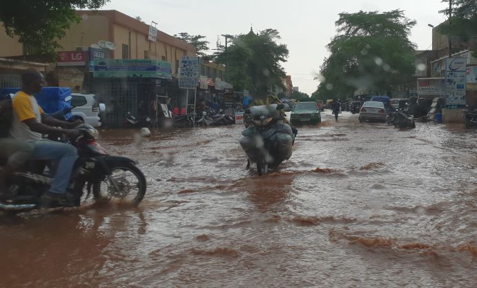 Das Projekt SLICE untersucht sozioökonomische Folgen von Klimaextremen, z. B. verursacht durch Überschwemmungen, hier in Ouagadougou, Burkina Faso.