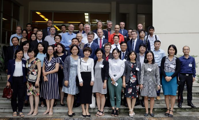Die Teilnehmenden des Workshops tauschten sich in Hanoi zur Biodiversitäts- und Ökosystemforschung in Vietnam aus. Die Teilnehmenden des Workshops tauschten sich in Hanoi zur Biodiversitäts- und Ökosystemforschung in Vietnam aus.