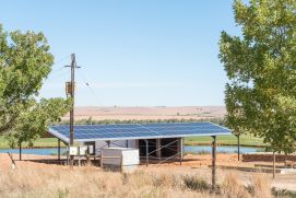 Es fehlen häufig kostengünstige Speicher, um Strom aus Sonne und Wind in die Haushalte zu bringen. 