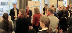 Marc Daniel Heintz von den Stadtentwässerungsbetrieben Köln führte durch die Wanderausstellung zu Starkregen und Überflutungsvorsorge. Marc Daniel Heintz von den Stadtentwässerungsbetrieben Köln führte durch die Wanderausstellung zu Starkregen und Überflutungsvorsorge.