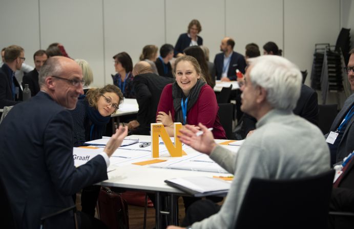 Intensiver Austausch und Reflexion der Teilnehmenden des Workshops über Wirkungen.