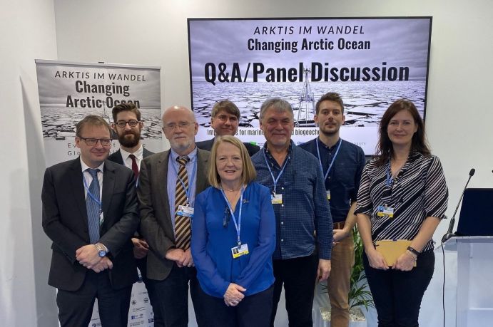 Das Deutsch-britische Forschungsprogramm „Changing Arctic Ocean“ präsentiert erste Ergebnisse auf der COP25 in Madrid. Das Deutsch-britische Forschungsprogramm „Changing Arctic Ocean“ präsentiert erste Ergebnisse auf der COP25 in Madrid.