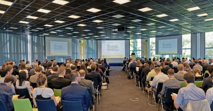 Das Fraunhofer-Institut für Zuverlässigkeit und Mikrointegration lädt zur Electronics Goes Green 2020, die alle Facetten grüner Elektronik beleuchtet. Das Fraunhofer-Institut für Zuverlässigkeit und Mikrointegration lädt zur Electronics Goes Green 2020, die alle Facetten grüner Elektronik beleuchtet.