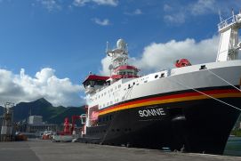 Forschungsschiffe SONNE im Hafen