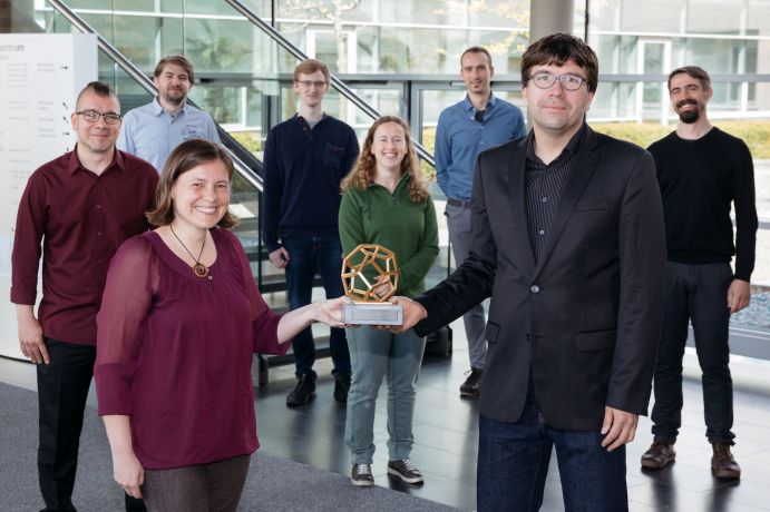 Dr. Jana Wäldchen, Gruppenleiterin Flora-Incognita-Projekt am Max-Planck-Institut Jena und Prof. Patrick Mäder, Fachgebietsleiter Softwaretechnik für sicherheitskritische Systeme an der TU Ilmenau, erhalten mit ihren Teams den Thüringer Forschungspreis 2020.