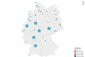 Mithilfe von Power-to-X-Technologien lassen sich Verkehr, Industrie und Wärmeversorgung klimafreundlich gestalten. Sie sind die Zukunft der Energieversorgung. Das Projekt P2X hat zusammengetragen, in welchen Projekten und Industrieanlagen diese Zuklunft bereits heute vorbereitet wird. 