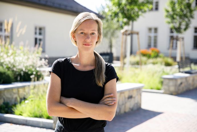 Dr. Jana Zscheischler, Projektleiterin am Leibniz-Zentrum für Agrarlandschaftsforschung (ZALF) e. V., gewinnt den mit 25.000 Euro dotierten Forschungspreis "Transformative Wissenschaft" 2020. Dr. Jana Zscheischler, Projektleiterin am Leibniz-Zentrum für Agrarlandschaftsforschung (ZALF) e. V., gewinnt den mit 25.000 Euro dotierten Forschungspreis "Transformative Wissenschaft" 2020.