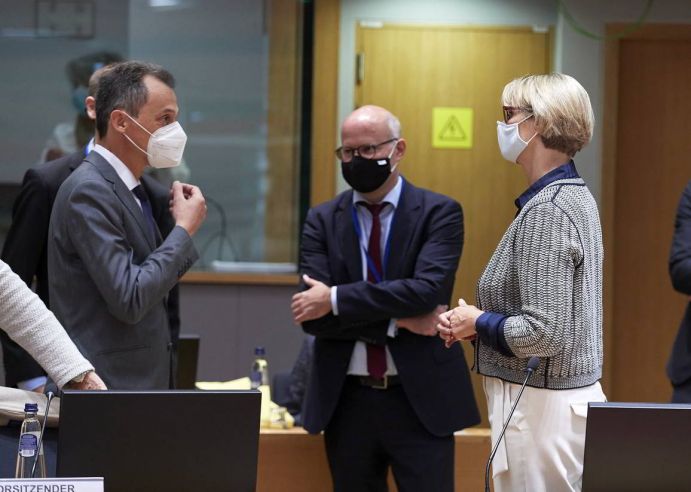 Bundesbildungsministerin Anja Karliczek bei der Tagung in Brüssel.