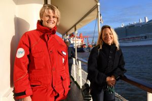 Bundesforschungsministerin Anja Karliczek und AWI-Direktorin Prof. Dr. Antje Boetius erwarten die Rückkehr des Forschungsschiffes Polarstern. Bundesforschungsministerin Anja Karliczek und AWI-Direktorin Prof. Dr. Antje Boetius
