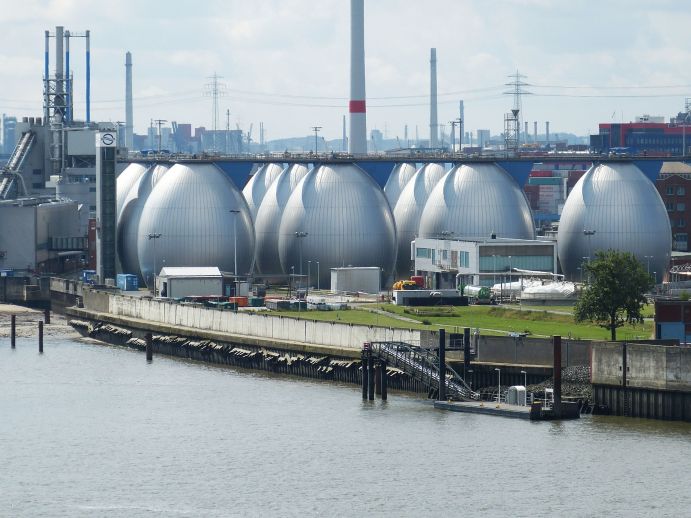 Das Verbundprojekt KlimaPhoNds entwickelt und setzt ein neues klimafreundliches und rohstoffeffizientes Konzept um, mit dem Ziel sämtliche Ressourcen aus dem Klärschlamm zu nutzen Bild einer Kläranlage