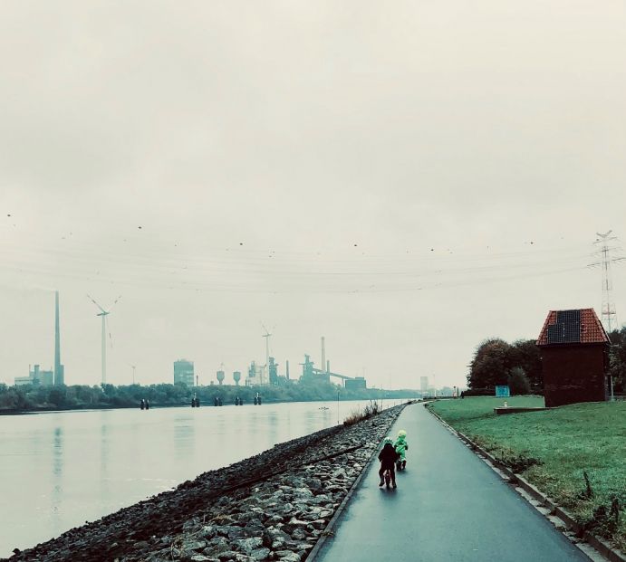 Der Bremer Industriehafen könnte Dreh-und Angelpunkt einer grünen Wasserstoffwirtschaft werden. Der Bremer Industriehafen könnte Dreh-und Angelpunkt einer grünen Wasserstoffwirtschaft werden.