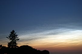 Bild vom Himmel mit sogenannten Leuchtenden Nachtwolken