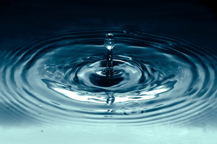 Innovative Forschungsansätze zeigen, an welchen Stellen Wasser entsprechend seines Wertes nachhaltiger eingesetzt werden kann Bild eines Wassertropfens