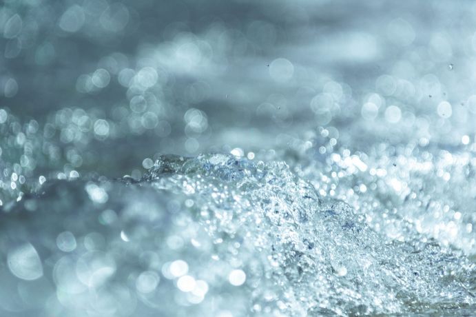 Die 3. Water JPI Conference in Mülheim an der Ruhr findet im hybriden Format statt Nahaufnahme von Wassertropfen