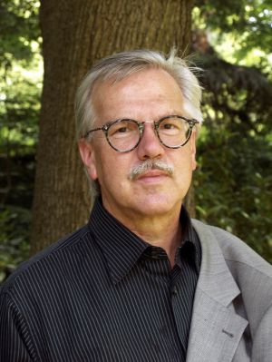 Roland Zieschank ist im Bio-Mo-D Projekt verantwortlich für Stakeholder- und Politikfeldanalysen sowie für Wissenstransferstrategien. Roland Zieschank Portrait