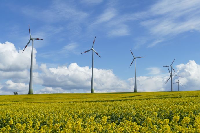 Erneuerbare Energien sind der Schlüssel zur Dekarbonisierung der Energieversorgung. Erneuerbare Energien sind der Schlüssel zur Dekarbonisierung der Energieversorgung.