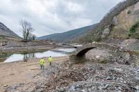 Die Projektpartner von KAHR unterstützen in verschiedenen Bereichen – beispielsweise wurden bereits umfangreiche Messungen an den Brücken der Ahr durchgeführt. Das Projekt arbeitet dafür eng mit dem Land Rheinland-Pfalz zusammen, das Basisinformationen zu den landeseigenen Brücken sowie ein digitales Geländemodell zur Verfügung gestellt hat.  