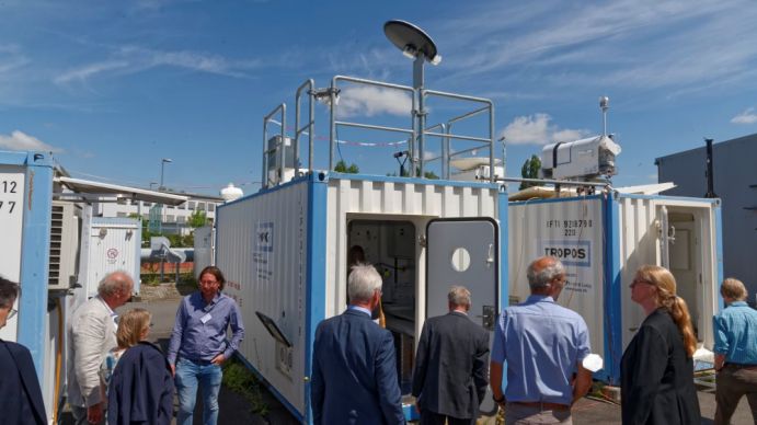 In den Simulationskammern – wie hier am Leipziger TROPOS-Institut – werden Messungen durchgeführt. In den Simulationskammern – wie hier am Leipziger TROPOS-Institut – werden Messungen durchgeführt.