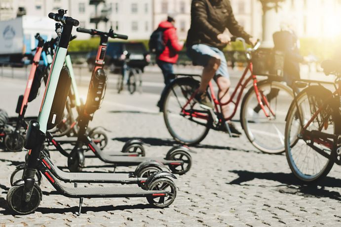 Verschiedene Forschungsprojekte haben zum Ziel, den Modal Split in der Kommune zu Gunsten des Umweltverbundes zu verbessern und fördern somit auch die aktive Mobilität in der Gesellschaft. Verschiedene Forschungsprojekte haben zum Ziel, den Modal Split in der Kommune zu Gunsten des Umweltverbundes zu verbessern und fördern somit auch die aktive Mobilität in der Gesellschaft.