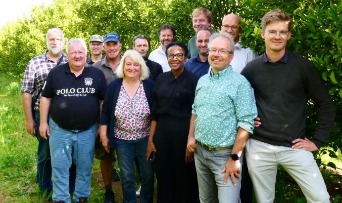 Ein optimiertes Wasser- und Energiemanagement für die südafrikanische Landwirtschaft wie dem Weinanbau – das ist das Ergebnis des deutsch-südafrikanischen Verbundprojekts „FarmImpact". Die Forschenden stellten bei der Projekt-Abschlussveranstaltung der Politik und weiteren Interessierten ihre Lösungsansätze vor. Ein optimiertes Wasser- und Energiemanagement für die südafrikanische Landwirtschaft wie dem Weinanbau – das ist das Ergebnis des deutsch-südafrikanischen Verbundprojekts „FarmImpact". Die Forschenden stellten bei der Projekt-Abschlussveranstaltung der Politik und weiteren Interessierten ihre Lösungsansätze vor.