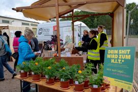 Informationsstand auf den ZirkulierBAR Kreislauftagen. Das Projekt gewinnt aus den Inhalten von Trockentoiletten wertvollen Dünger. 