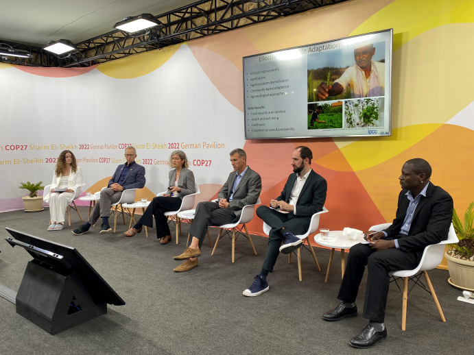 Diskutierten den Forschungsstand zur globalen Ernährungssicherheit: vlnr. Moderatorin Daisy Dunne, Prof. Dr. Johan Rockström, Prof. Dr. Rachel Bezner Kerr, Dr. Henry Neufeldt, Prof. Dr. Christoph Gornott und Dr. Sixbert Mwanga Diskutierten den Forschungsstand zur globalen Ernährungssicherheit: vlnr. Moderatorin Daisy Dunne, Prof. Dr. Johan Rockström, Prof. Dr. Rachel Bezner Kerr, Dr. Henry Neufeldt, Prof. Dr. Christoph Gornott und Dr. Sixbert Mwanga