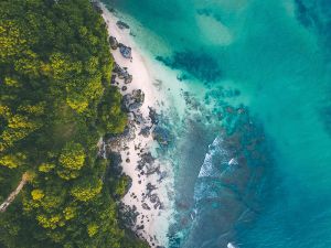 Diverse ozeanbasierte Methoden zur gezielten atmosphärischen CO2-Reduktion stehen im Fokus der Forschungsmission CDRmare. Diverse ozeanbasierte Methoden zur gezielten atmosphärischen CO2-Reduktion stehen im Fokus der Forschungsmission CDRmare.