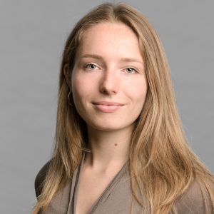 Sarah Velten von der adelphi research gGmbH leitet das Projekt "CAP4GI-GAP für vielfältige Landschaften". Sarah Velten von der adelphi research gGmbH