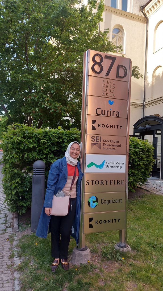 Ms. Maryonoputri in front of GWP office in Stockholm