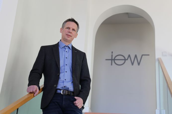 Prof. Oliver Zielinski ist neuer Direktor des Leibniz-Instituts für Ostseeforschung Warnemünde (IOW). Zugleich übernimmt er die Professur für Erdsystemforschung der Universität Rostock in der Profillinie Maritime Systeme. Prof. Oliver Zielinski ist neuer Direktor des Leibniz-Instituts für Ostseeforschung Warnemünde (IOW). Zugleich übernimmt er die Professur für Erdsystemforschung der Universität Rostock in der Profillinie Maritime Systeme.