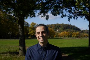 Dr. Charalambos Neophytou ist Leiter des Arbeitsbereichs Waldgenetik und forstliches Vermehrungsgut in der Abteilung Waldnaturschutz der Forstlichen Versuchs- und Forschungsanstalt (FVA) Baden-Württemberg und Koordinator des ACORN-Projekts. Dr. Charalambos Neophytou ist Leiter des Arbeitsbereichs Waldgenetik und forstliches Vermehrungsgut in der Abteilung Waldnaturschutz der Forstlichen Versuchs- und Forschungsanstalt (FVA) Baden-Württemberg und Koordinator des ACORN-Projekts.