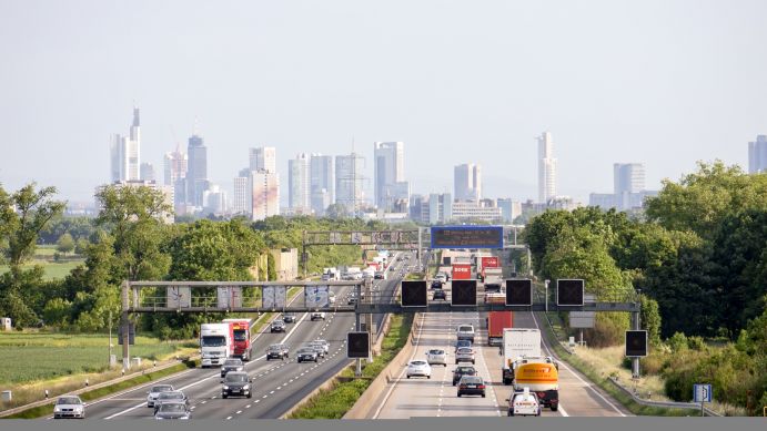 Die nachhaltige Gestaltung des Berufs-, Freizeit- und Wirtschaftsverkehrs braucht sozial gerechte, umweltfreundliche und klimaschonende Mobilitätslösungen für den regional vernetzten urbanen und ländlichen Raum.