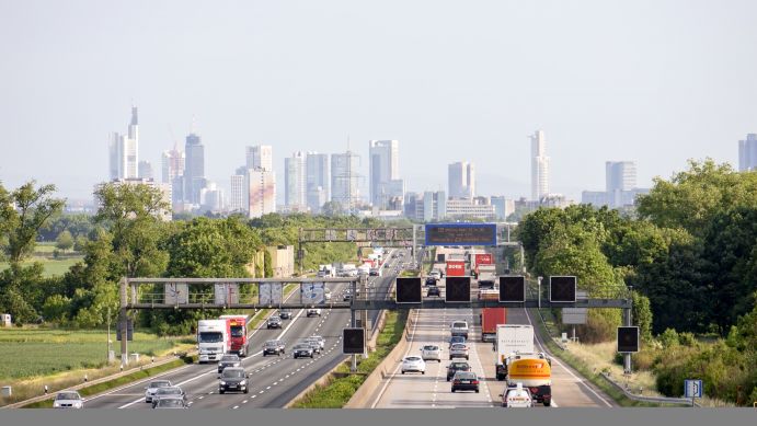 Die nachhaltige Gestaltung des Berufs-, Freizeit- und Wirtschaftsverkehrs braucht sozial gerechte, umweltfreundliche und klimaschonende Mobilitätslösungen für den regional vernetzten urbanen und ländlichen Raum.