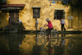 The everyday life of people in Vietnam in the midst of heavy rain and floods