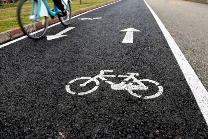 Infrastrukturen wie sichere Fahrradwege unterstützen die aktive Mobilität und fördern die Gesundheit