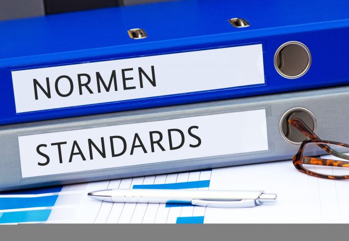 Normen- und Standards. Schlüssel für den erfolgreichen Transfer von Forschungsergebnissen in die Praxis. Normen- und Standards. Schlüssel für den erfolgreichen Transfer von Forschungsergebnissen in die Praxis.