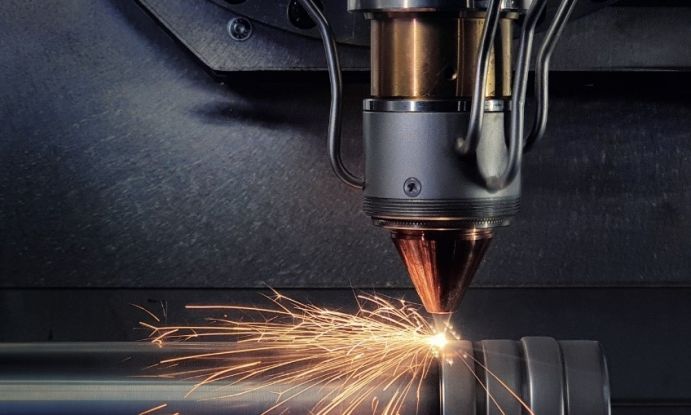 Energie- und Ressourceneffizientes Auftragen von Schichten auf Bauteile zum Schutz vor Verschleiß und Korrosion mit dem EHLA Beschichtungsprozess (Extremes Hochgeschwindigkeits-Laserauftragschweißen) Energie- und Ressourceneffizientes Auftragen von Schichten auf Bauteile zum Schutz vor Verschleiß und Korrosion mit dem EHLA Beschichtungsprozess (Extremes Hochgeschwindigkeits-Laserauftragschweißen)