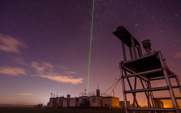 Die neue Infrastruktur für Atmosphärenforschung hat zum Ziel, die bisher noch wenig erforschten flüchtige Spurengase, Aerosole und Wolken sowie ihre Wirkung auf die Luftreinhaltung und das Klima zu untersuchen. 