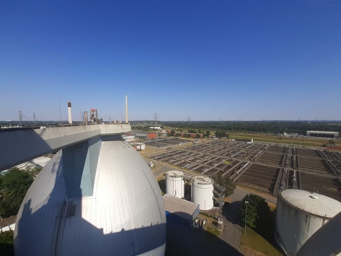 Blick vom Faulturm der Kläranlage in Bottrop. Sie ist der Standort für eine Phosphor-Rückgewinnungsanlage. Blick vom Faulturm der Kläranlage in Bottrop